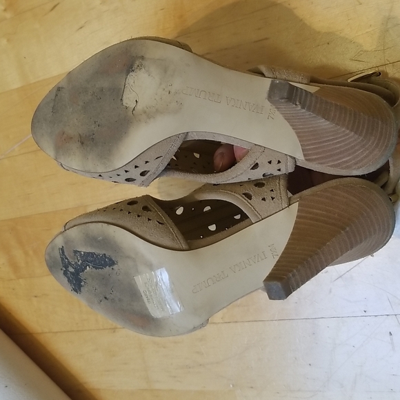 Ivanka Trump Buckle Slingback Peep-Toe Suede Leather Heels Size 7..5 - Picture 9 of 12